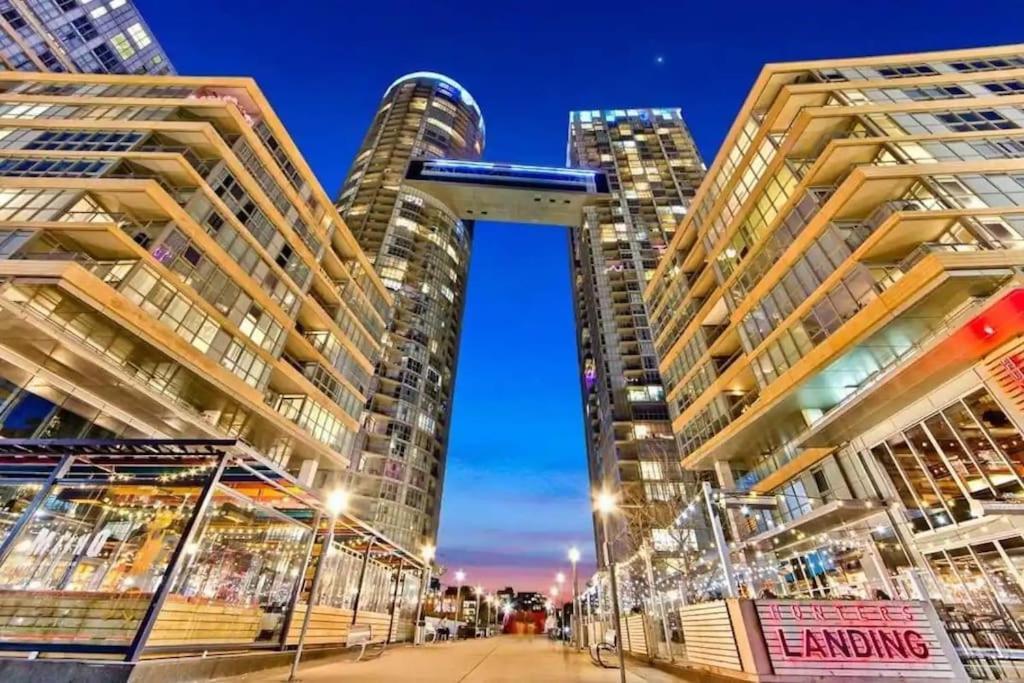 Upscale Downtown Toronto Condos By Cn Tower Exterior foto