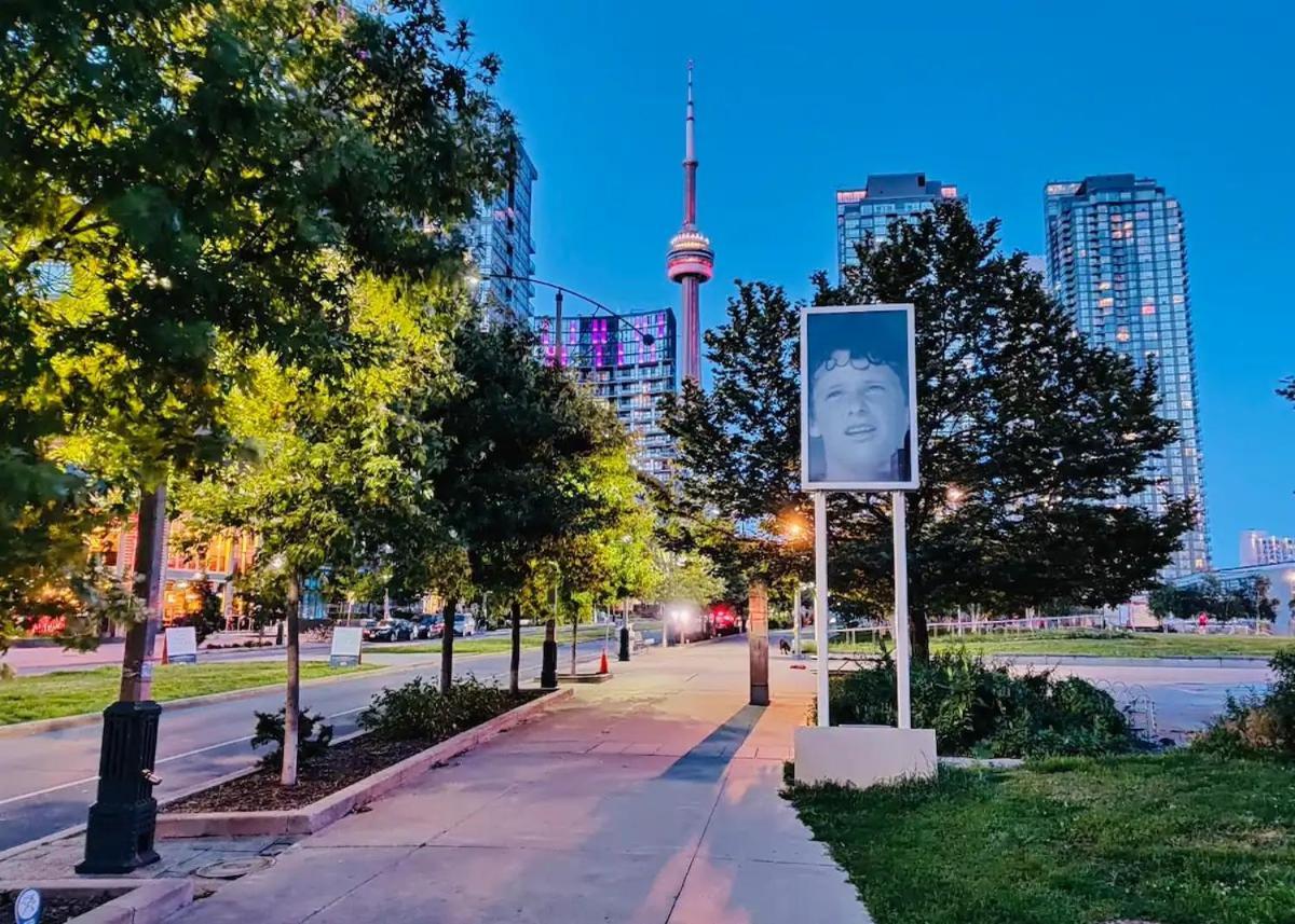 Upscale Downtown Toronto Condos By Cn Tower Exterior foto